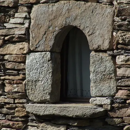 Appartamenti Codirosso 3* Stroppo