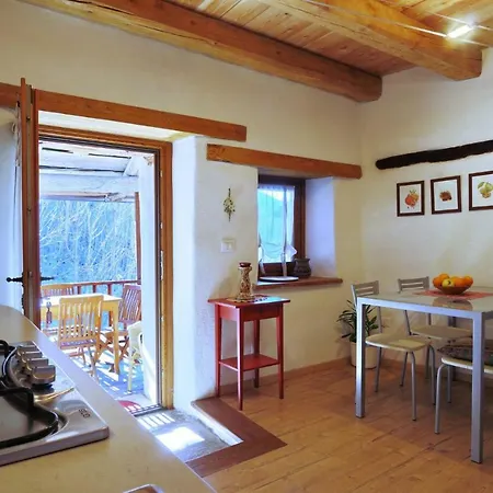 Appartamenti Codirosso 3* Stroppo