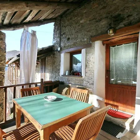 Monolocale Gemma Codirosso 3* Stroppo